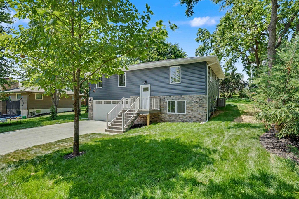 Photo of Dubuque, IA 52003 (MLS # 155147)