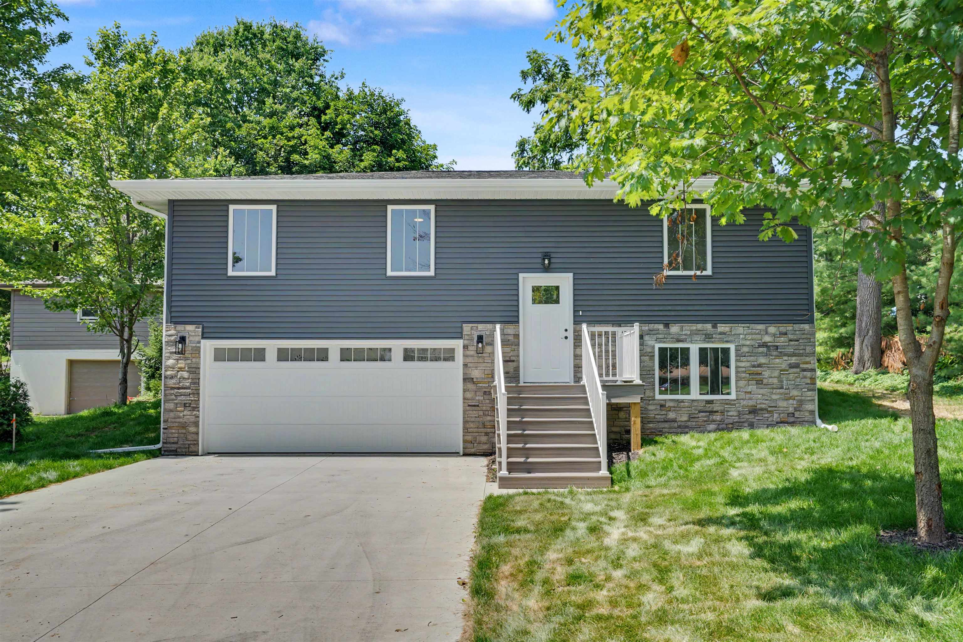 Photo 1 of 28 — 851 Ramona Street, Dubuque, IA 52003
