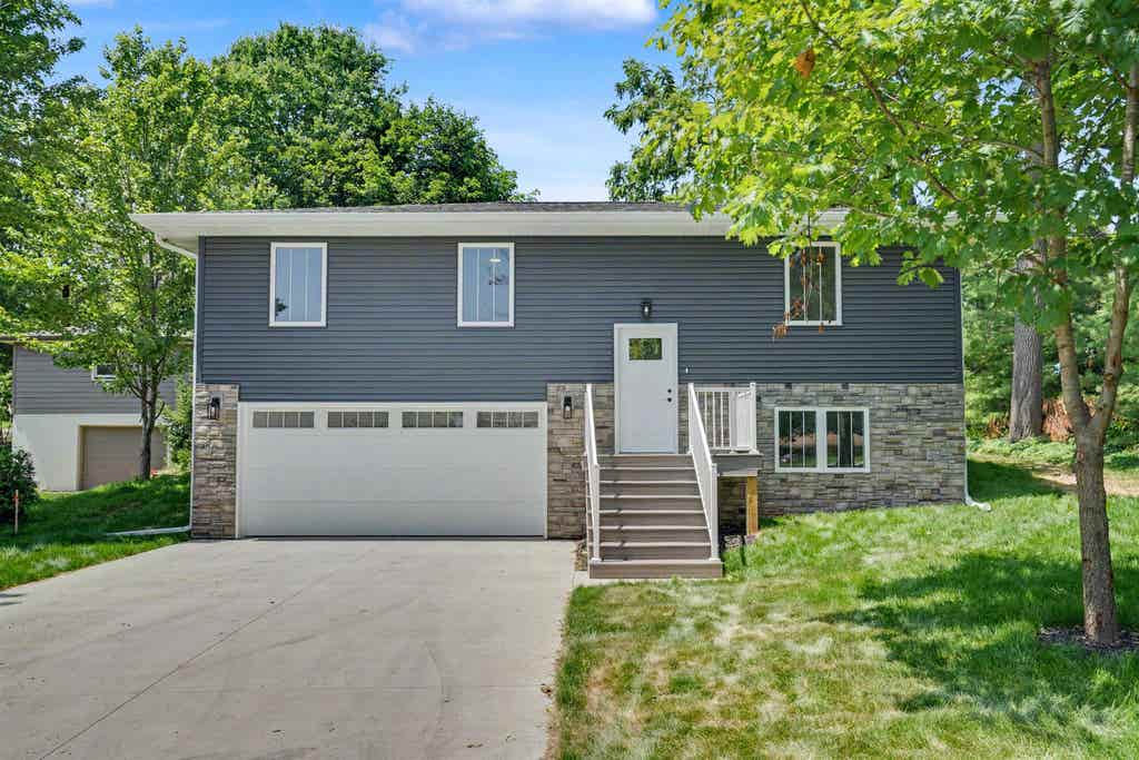 Photo of Dubuque, IA 52003 (MLS # 155147)