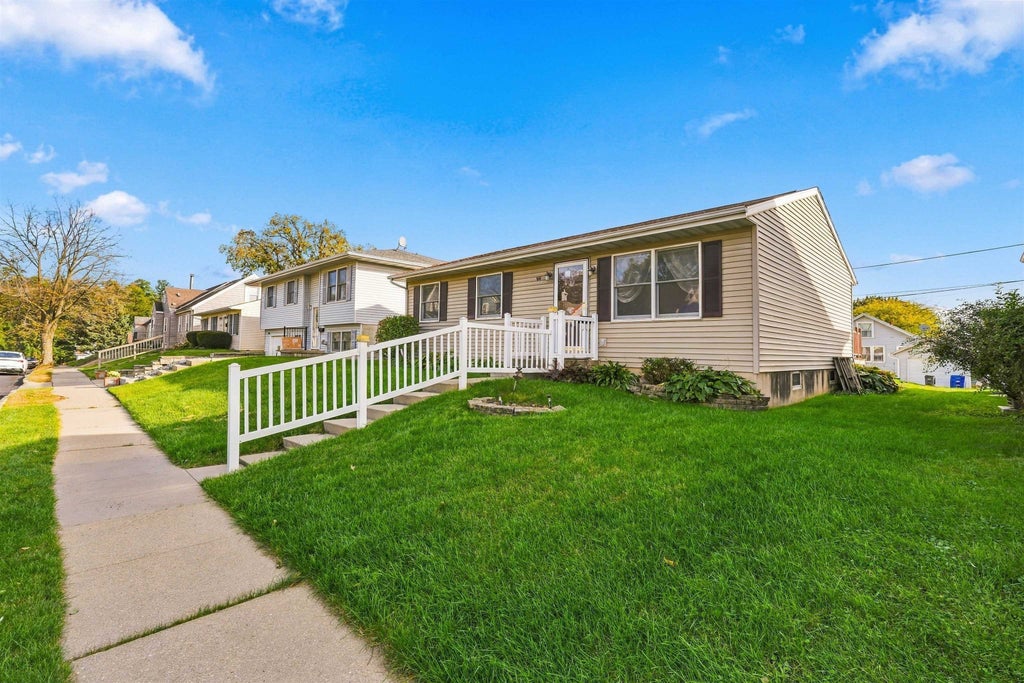 Photo of Dubuque, IA 52001 (MLS # 155977)
