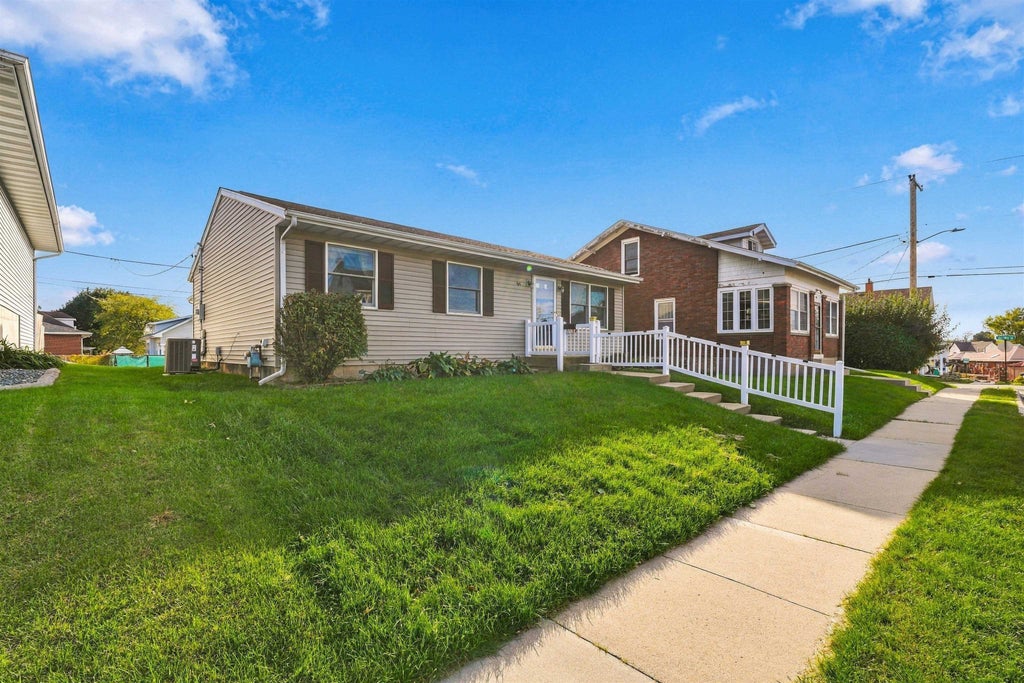 Photo of Dubuque, IA 52001 (MLS # 155977)