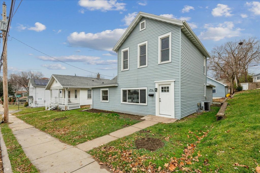 Photo of Dubuque, IA 52001 (MLS # 154164)