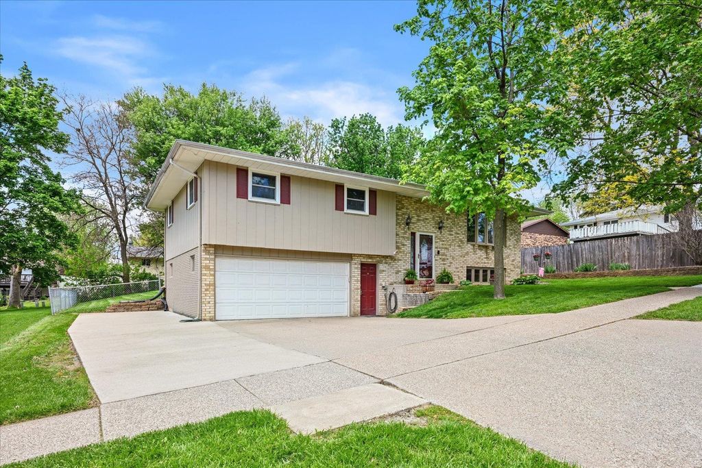 Photo of Dubuque, IA 52002 (MLS # 154574)