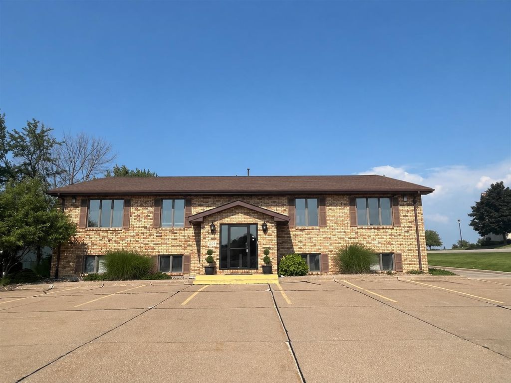 Photo of Dubuque, IA 52002 (MLS # 154511)