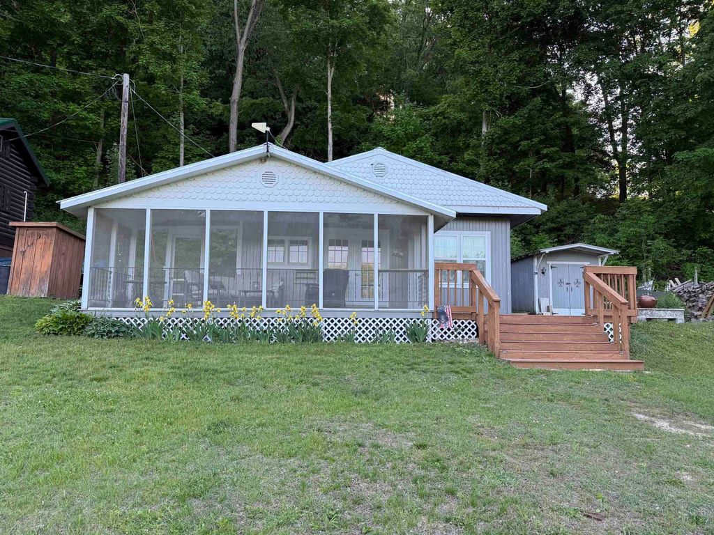 Photo of Garnavillo, IA 52049 (MLS # 154720)