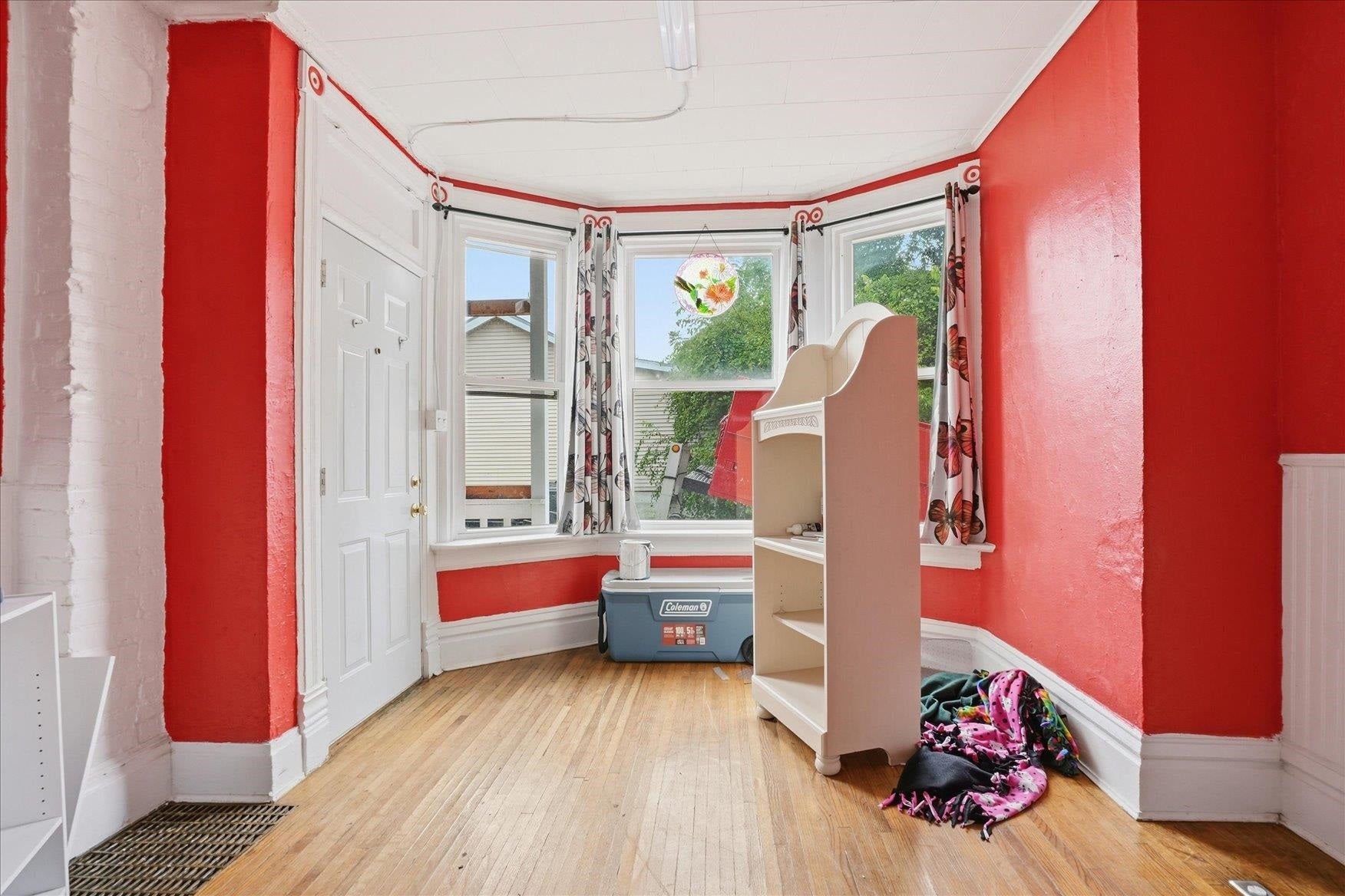 320 Valeria Street - Photo 4