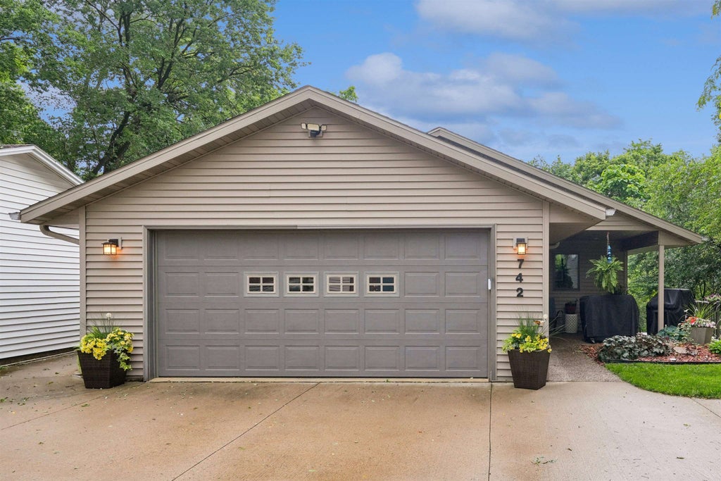 Photo of Dubuque, IA 52001 (MLS # 155018)