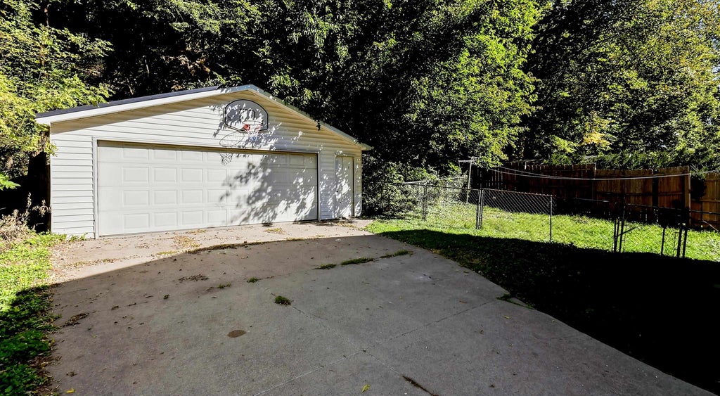 Photo of Dubuque, IA 52001 (MLS # 155904)