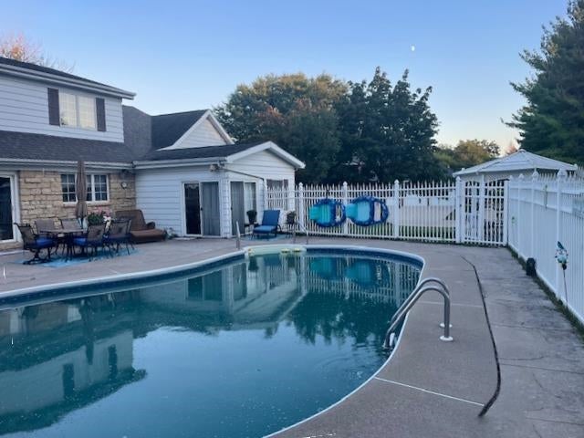 995 Prince Phillip Drive