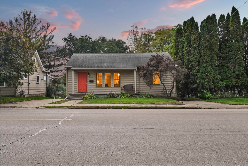 Photo of Dubuque, IA 52003 (MLS # 155967)