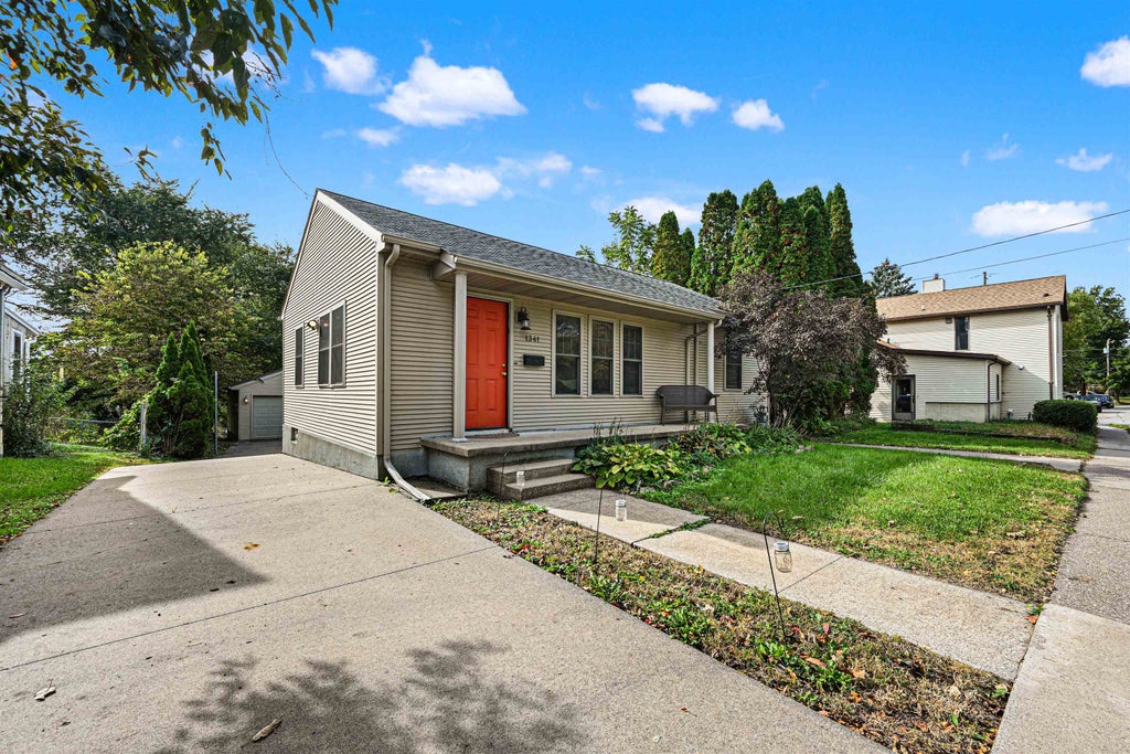 Photo of Dubuque, IA 52003 (MLS # 155967)