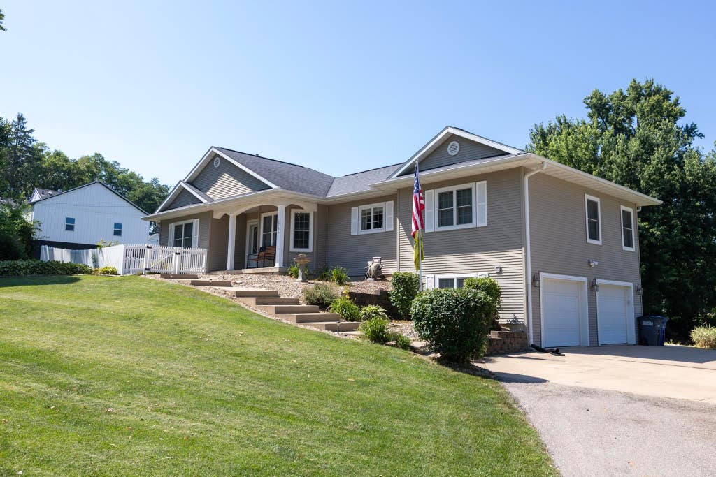 Photo of Dubuque, IA 52001 (MLS # 155182)