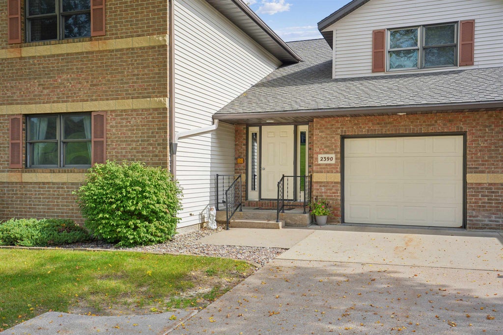 Photo of Dubuque, IA 52001 (MLS # 155837)
