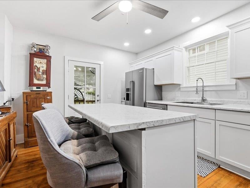 908 Park Avenue - Photo 2