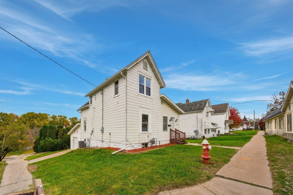 Photo of Dubuque, IA 52001 (MLS # 156044)