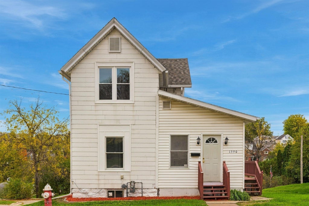 Photo of Dubuque, IA 52001 (MLS # 156044)