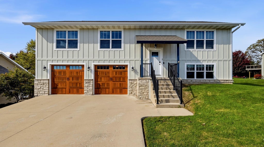 Photo of Dubuque, IA 52003 (MLS # 155997)