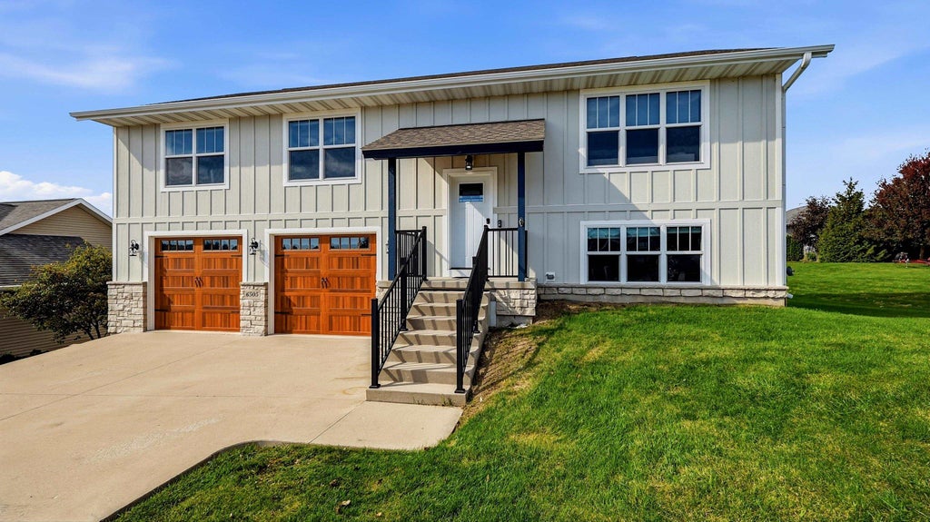 Photo of Dubuque, IA 52003 (MLS # 155997)