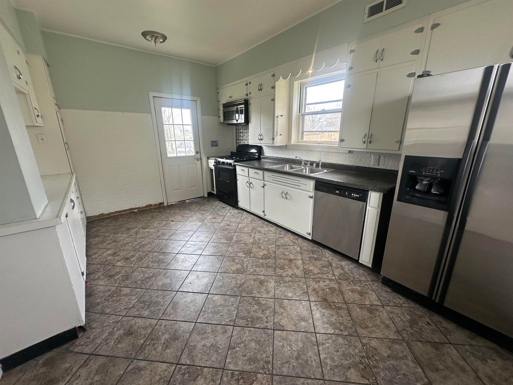 Photo of Dubuque, IA 52001 (MLS # 154375)