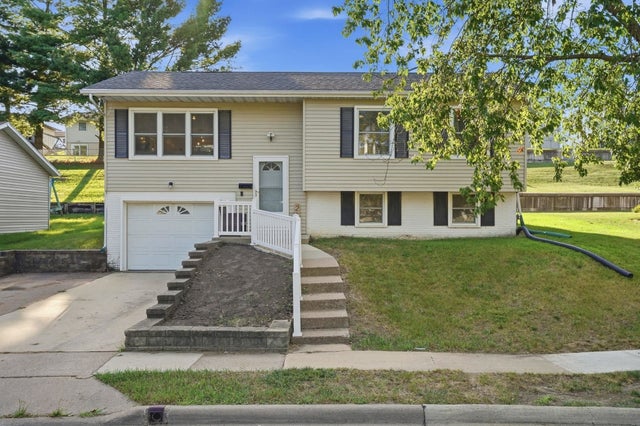 2207 Graham Circle