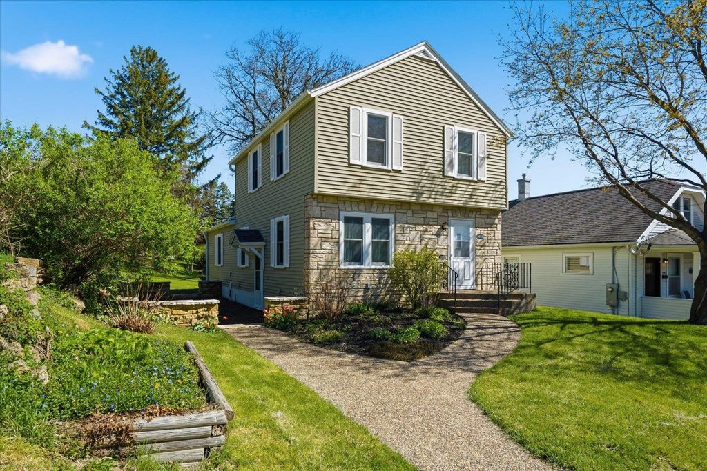 Photo of Dubuque, IA 52001 (MLS # 154444)