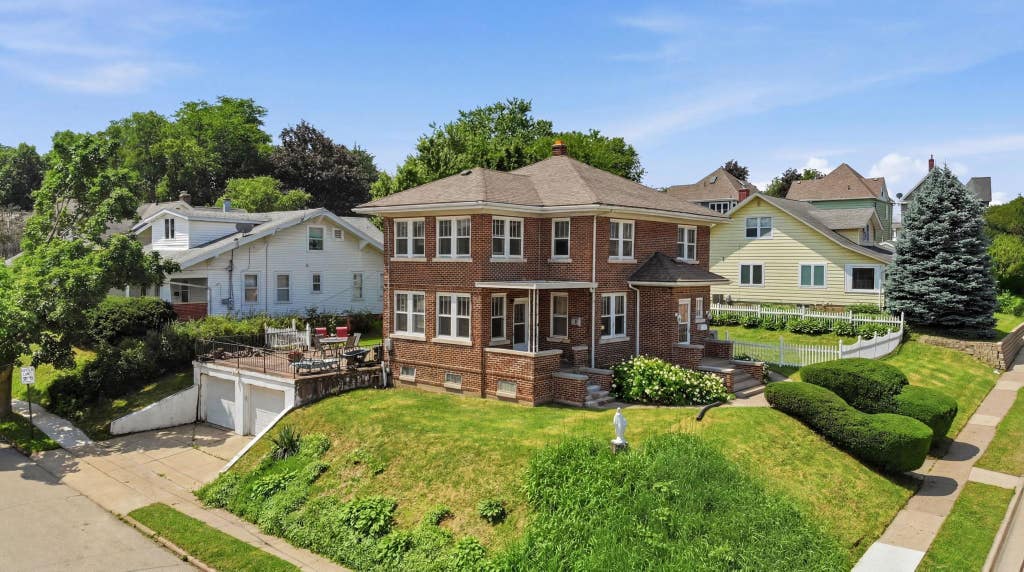 Photo of Dubuque, IA 52001 (MLS # 155008)