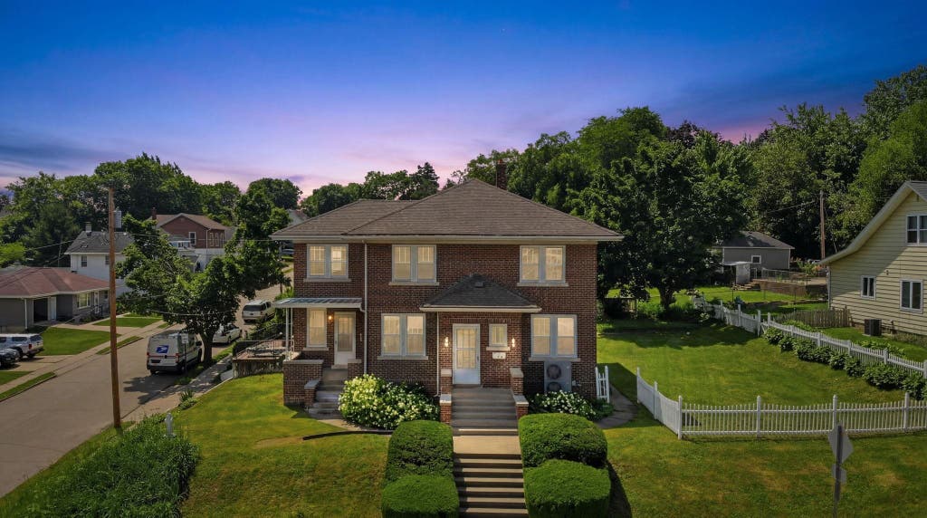 Photo of Dubuque, IA 52001 (MLS # 155008)