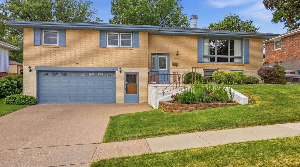 Photo of Dubuque, IA 52002 (MLS # 155012)