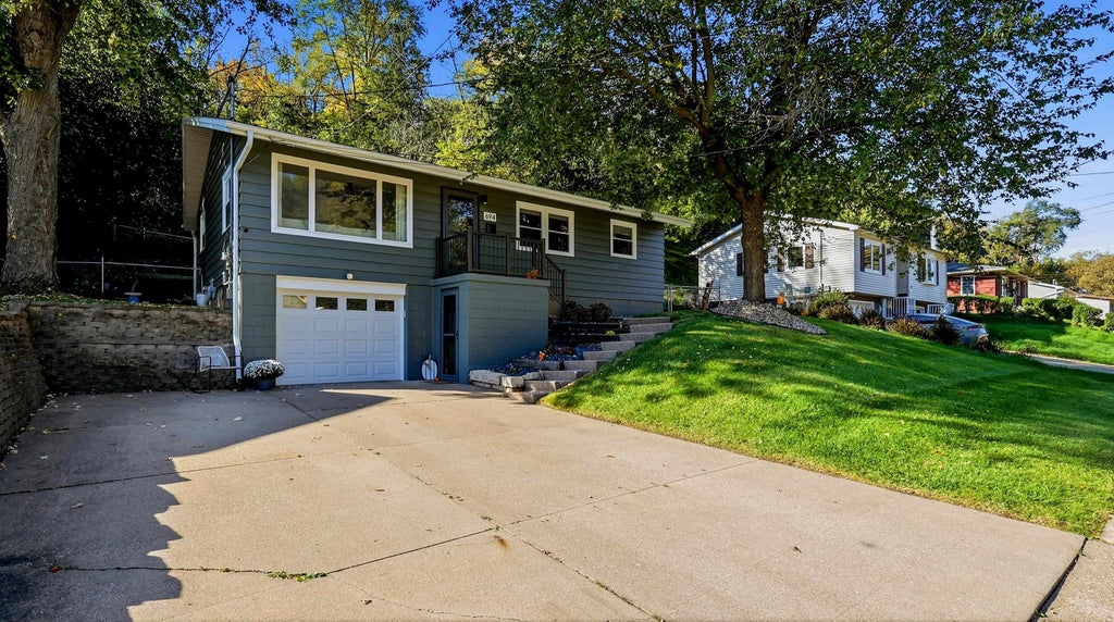 Photo of Dubuque, IA 52001 (MLS # 155934)