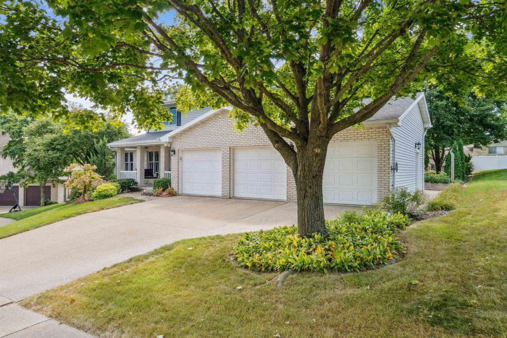 Photo of Dubuque, IA 52001 (MLS # 154557)
