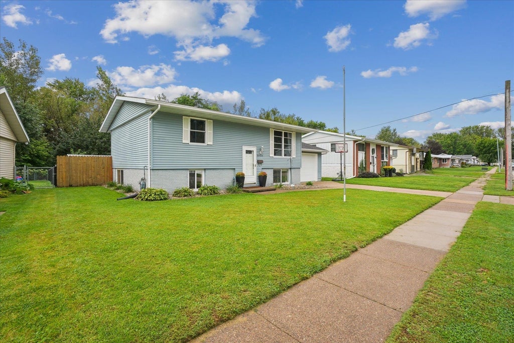 Photo of Dubuque, IA 52002 (MLS # 155732)