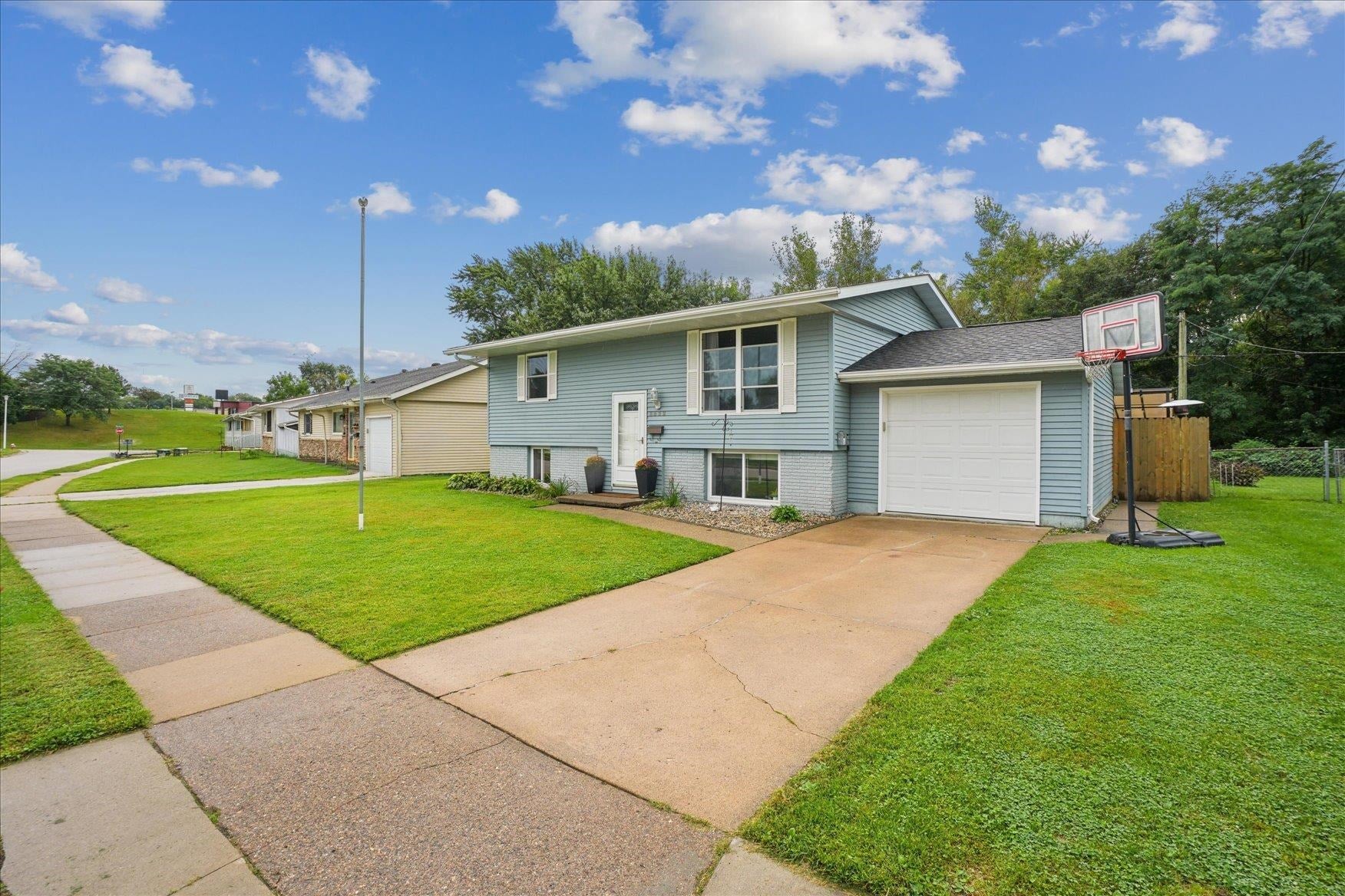 3522 Keymeer Drive - Photo 2