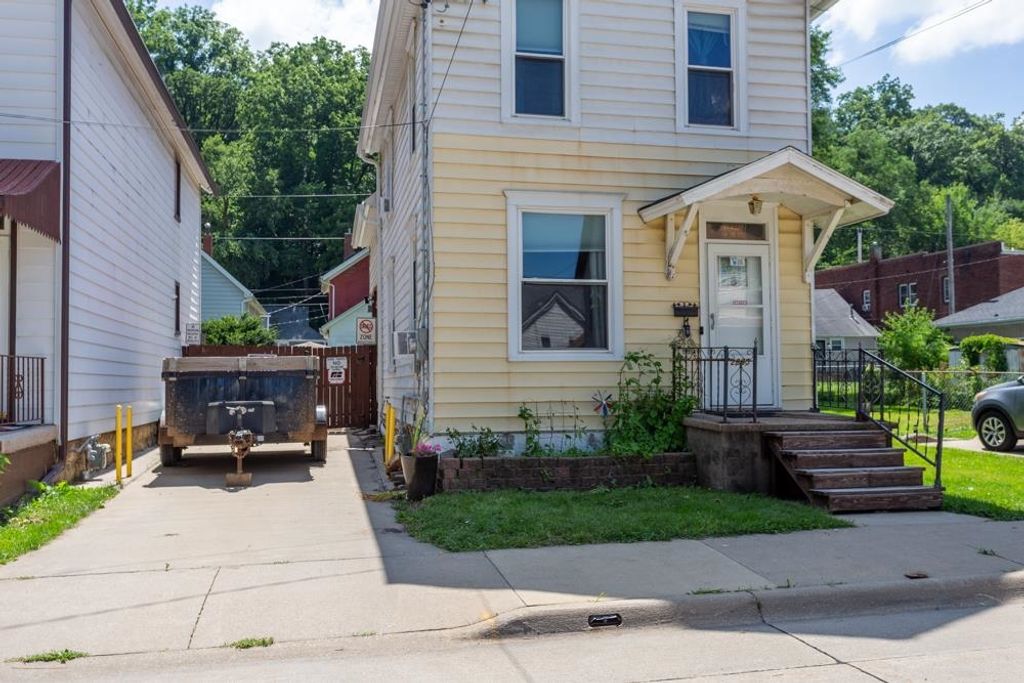 Photo of Dubuque, IA 52001 (MLS # 155112)