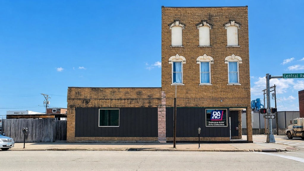 Photo of Dubuque, IA 52001 (MLS # 155579)