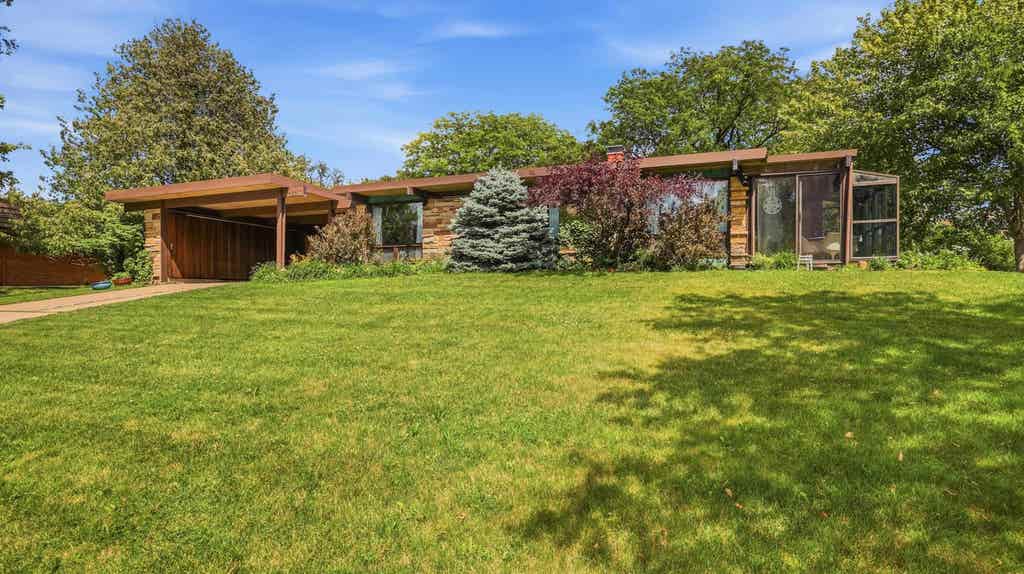 Photo of Dubuque, IA 52003 (MLS # 155047)