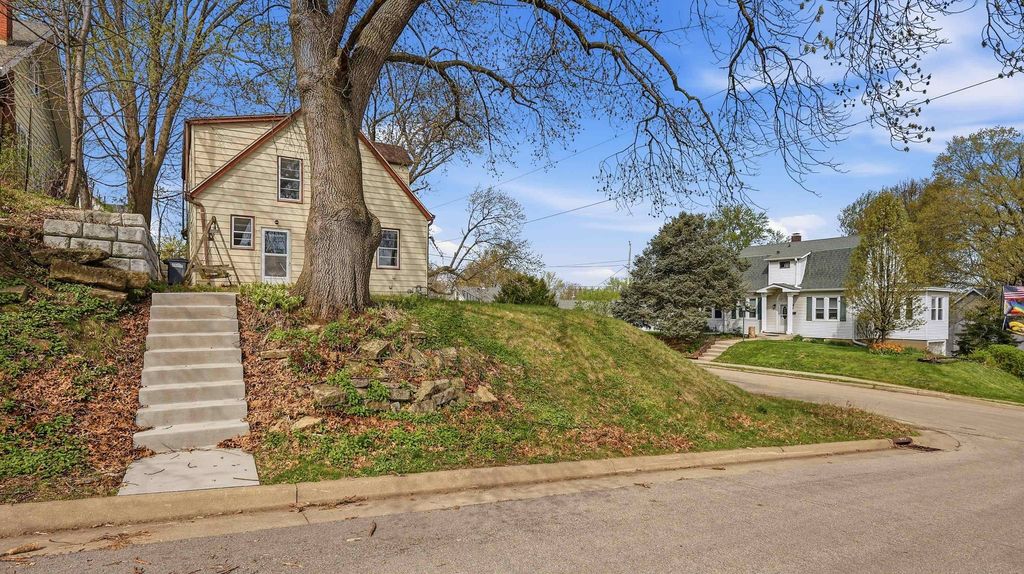 Photo of Dubuque, IA 52001 (MLS # 154672)