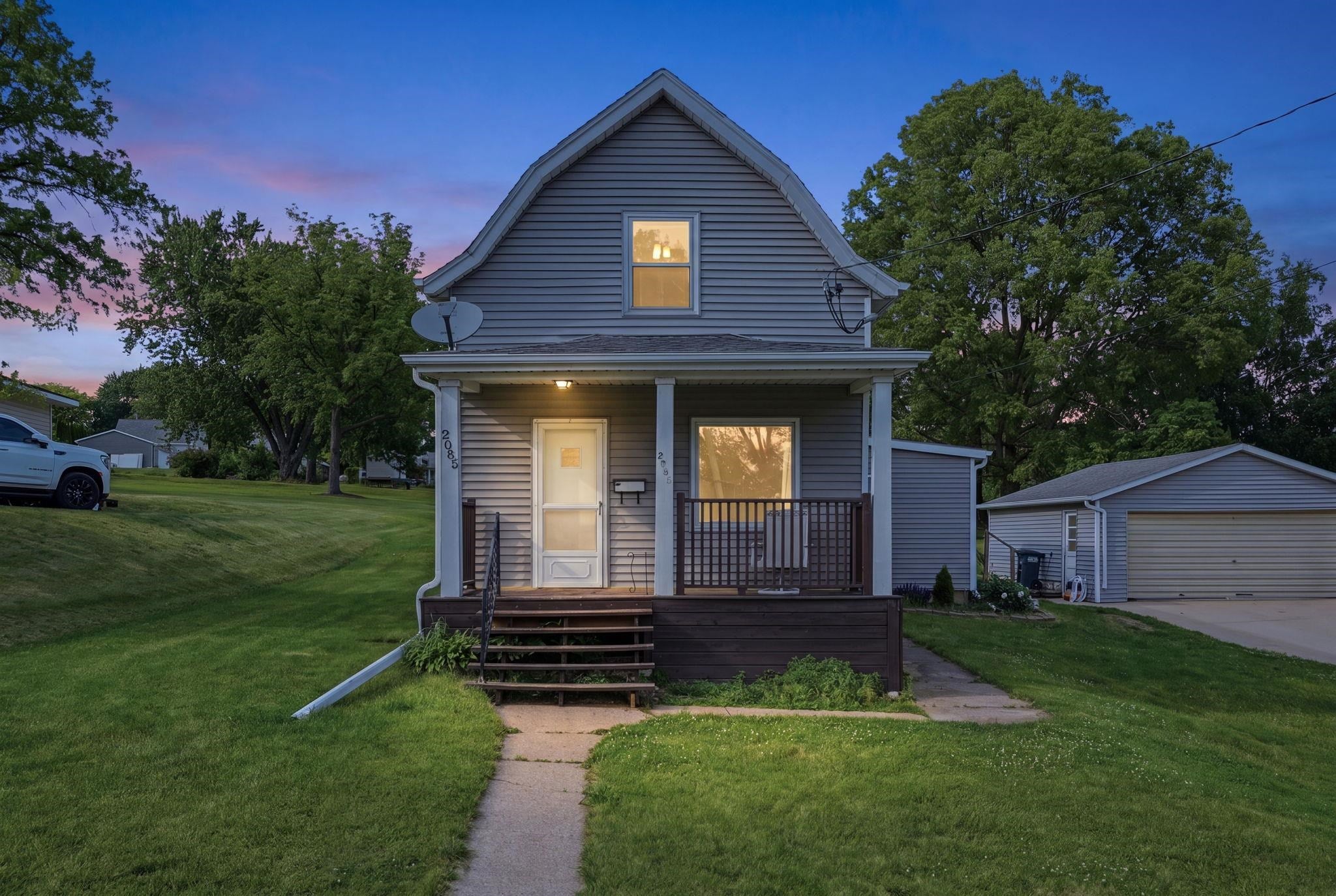 2085 Lombard Street - Photo 2