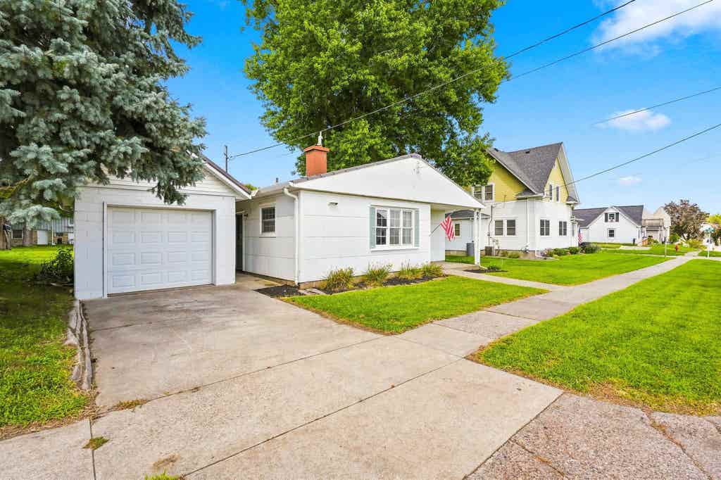 Photo of Bellevue, IA 52031 (MLS # 155558)