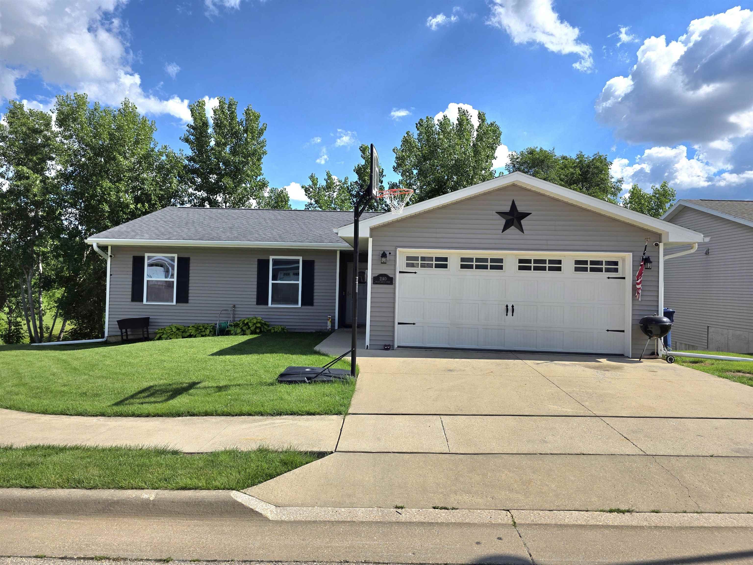 Photo 1 of 25 — 2140 Bald Eagle Court, Dubuque, IA 52001
