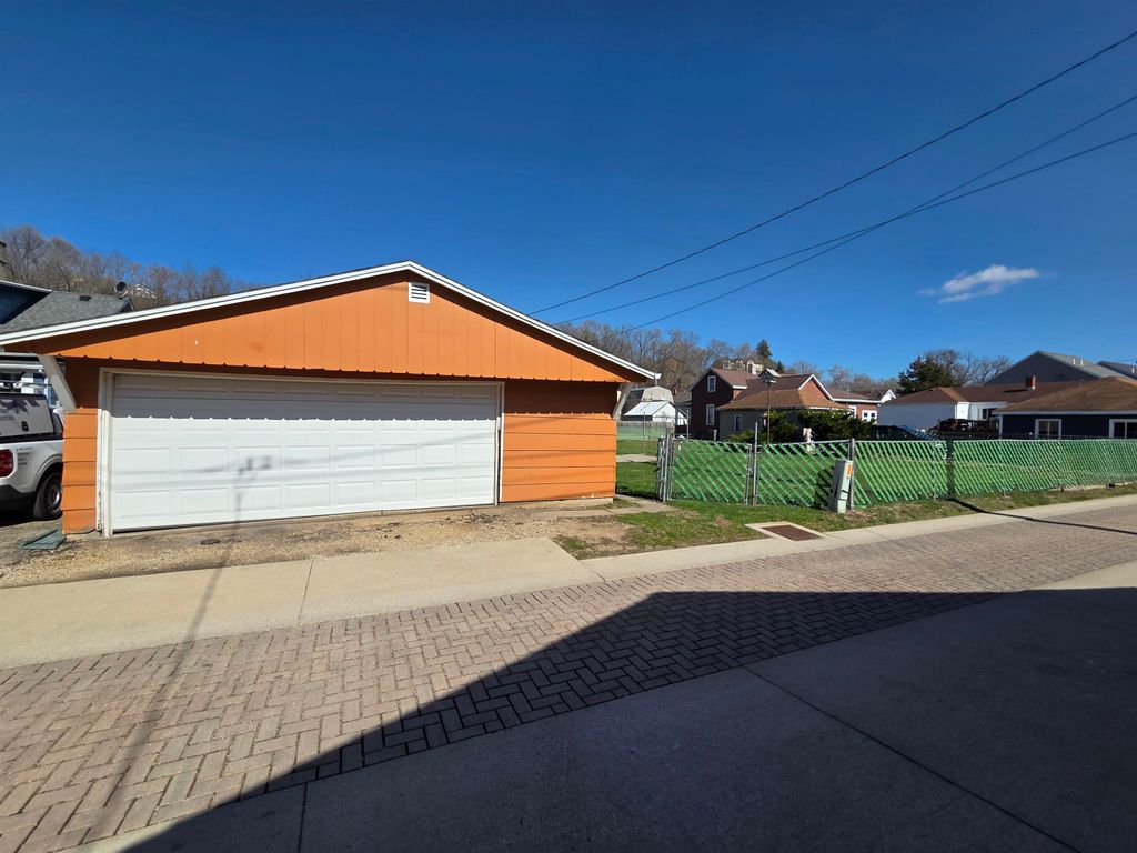 Photo of Dubuque, IA 52001 (MLS # 154298)