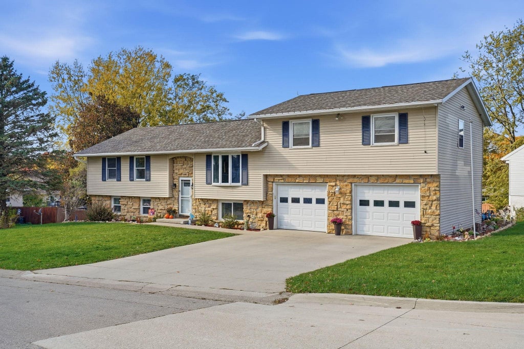 Photo of Dubuque, IA 52002 (MLS # 156048)