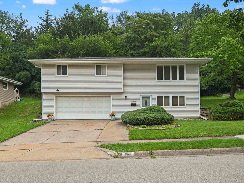 Photo of Dubuque, IA 52001 (MLS # 155478)