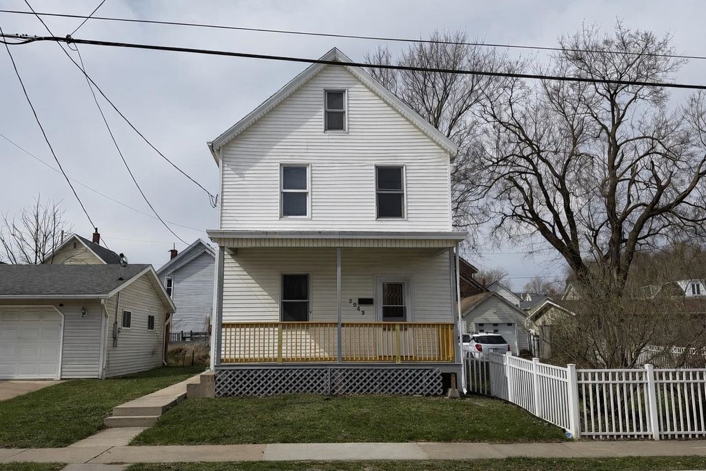 Photo of Dubuque, IA 52001 (MLS # 153926)