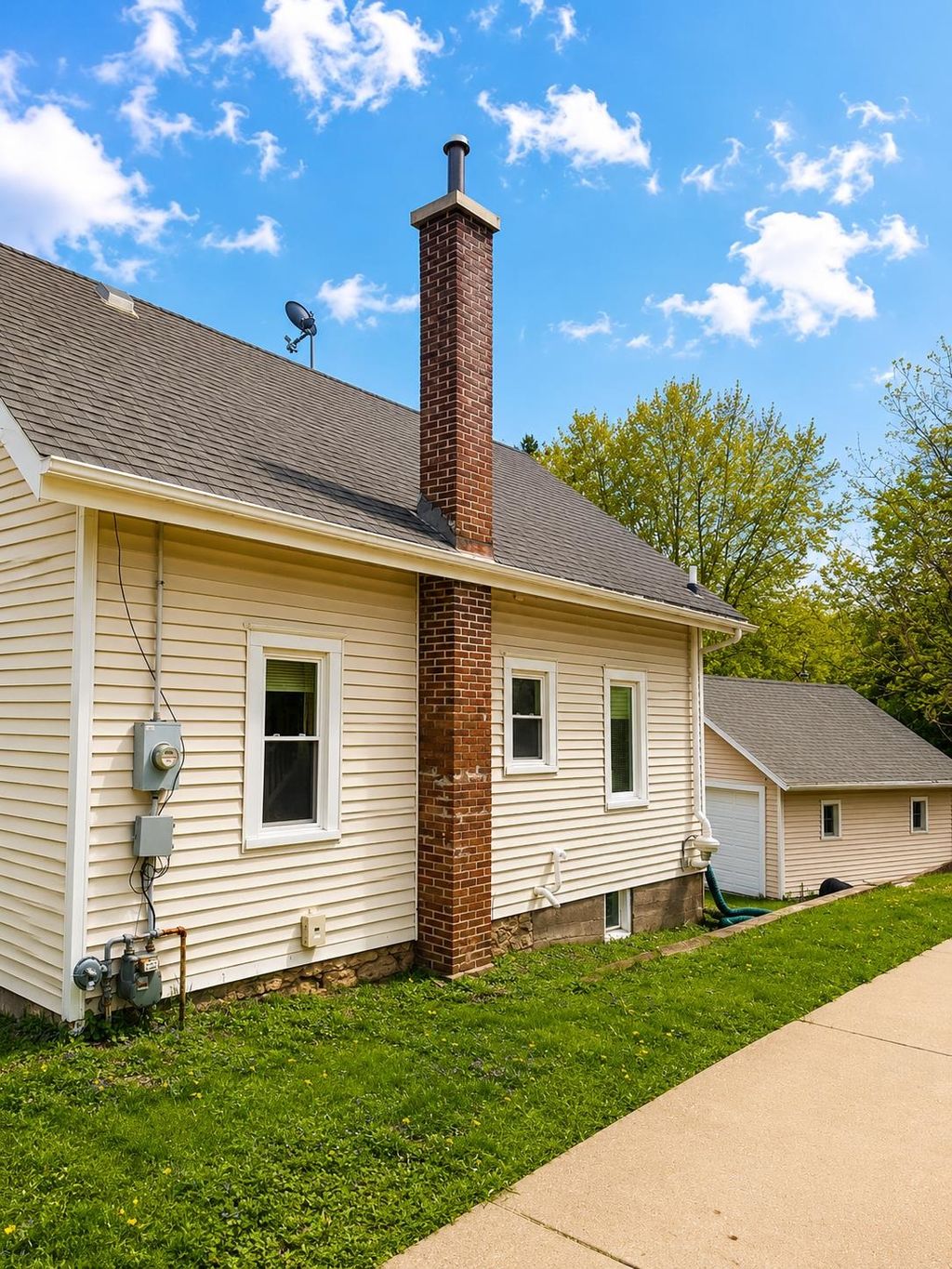 Photo of Dubuque, IA 52001 (MLS # 153887)