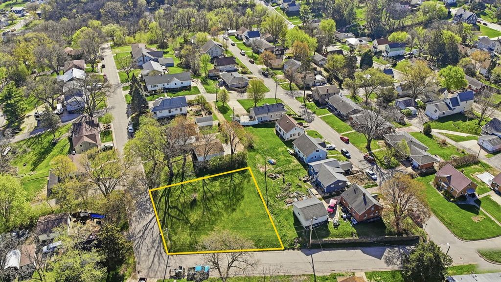 Photo of Dubuque, IA 52001 (MLS # 154433)