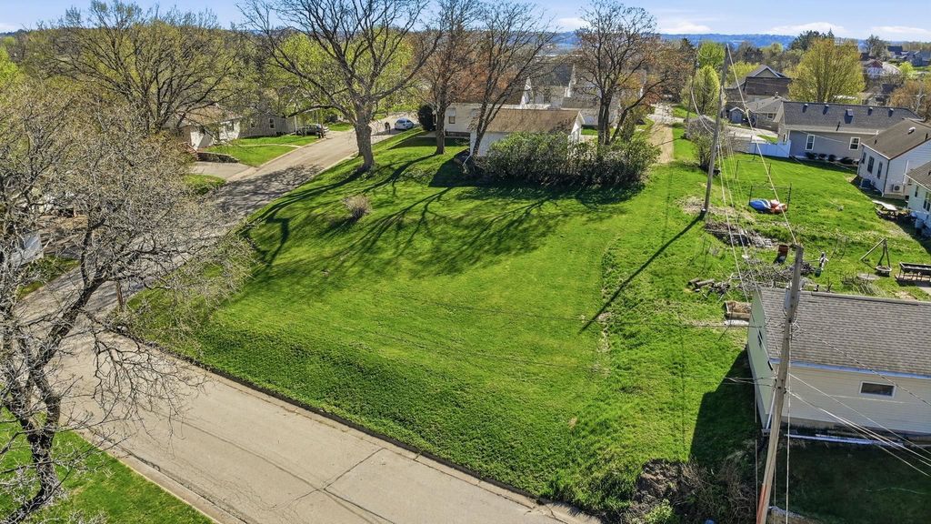 Photo of Dubuque, IA 52001 (MLS # 154433)