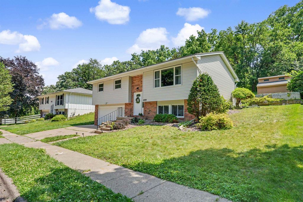 Photo of Dubuque, IA 52001 (MLS # 155149)