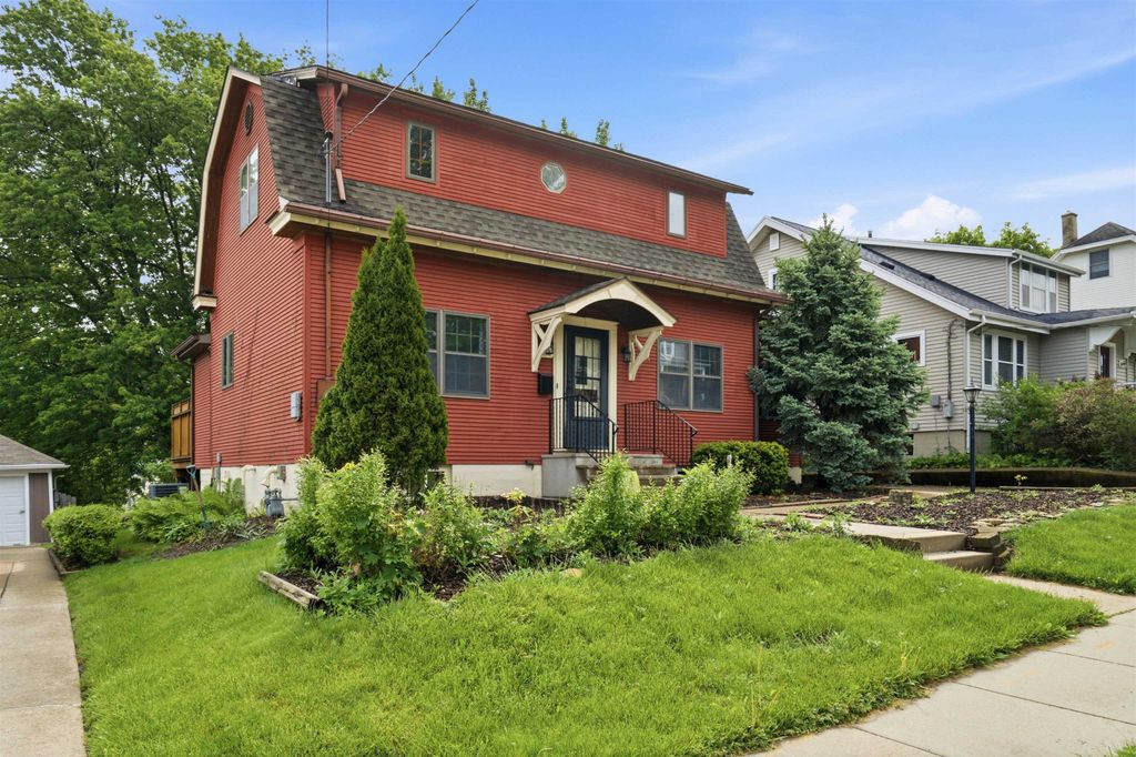 Photo of Dubuque, IA 52001 (MLS # 154667)