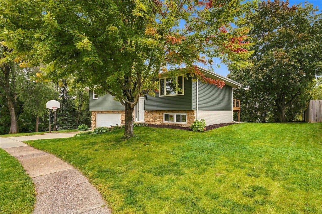 Photo of Dubuque, IA 52002 (MLS # 155847)