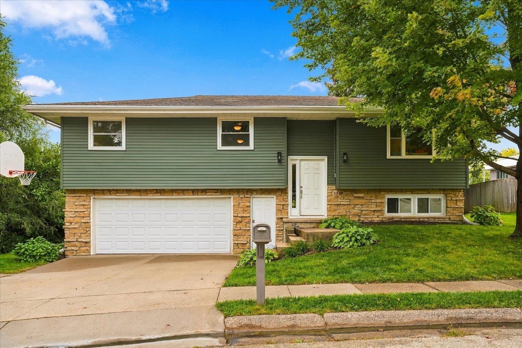 Photo of Dubuque, IA 52002 (MLS # 155847)
